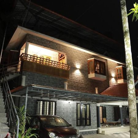 Anandam Stays - Premium 3Bhk Plush Homestay, Vaikom Near Kumarakom Eksteriør billede