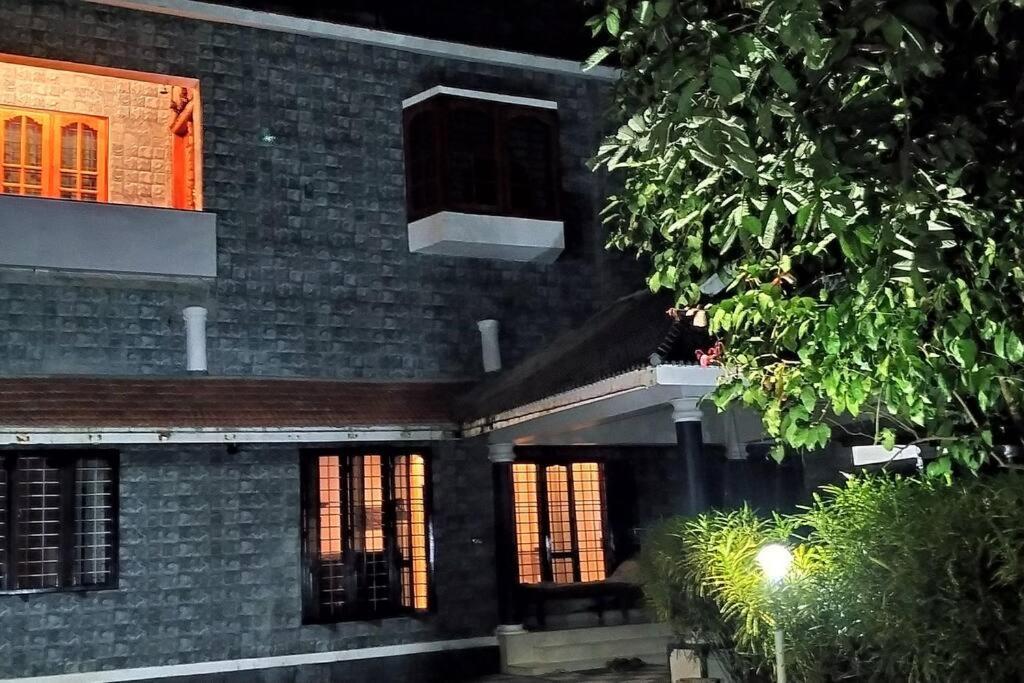 Anandam Stays - Premium 3Bhk Plush Homestay, Vaikom Near Kumarakom Eksteriør billede