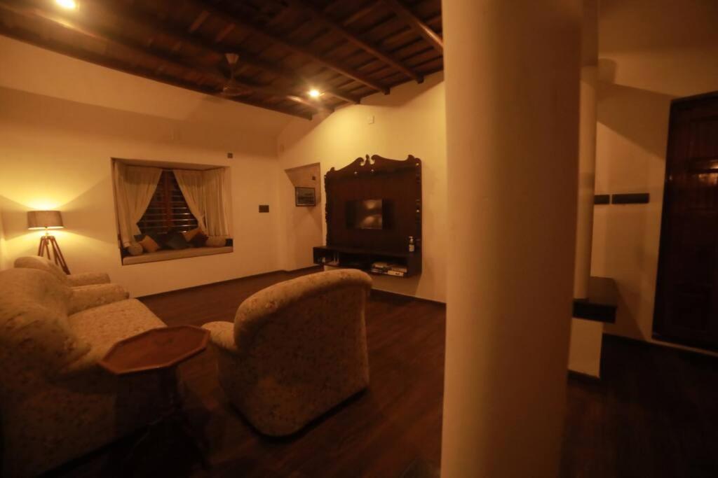 Anandam Stays - Premium 3Bhk Plush Homestay, Vaikom Near Kumarakom Eksteriør billede