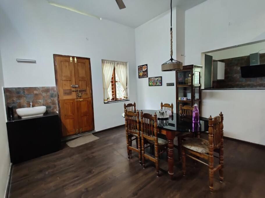Anandam Stays - Premium 3Bhk Plush Homestay, Vaikom Near Kumarakom Eksteriør billede