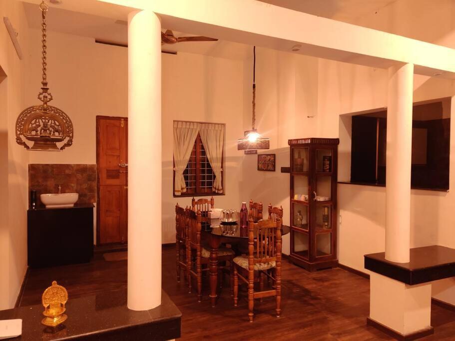 Anandam Stays - Premium 3Bhk Plush Homestay, Vaikom Near Kumarakom Eksteriør billede