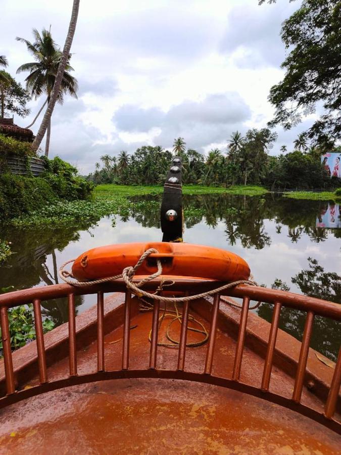 Anandam Stays - Premium 3Bhk Plush Homestay, Vaikom Near Kumarakom Eksteriør billede